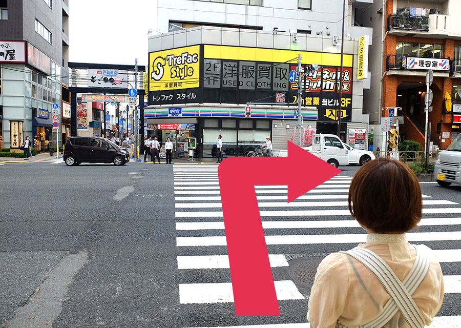 第二京浜国道が見えますので、横断歩道を渡って右方向に進んでください。